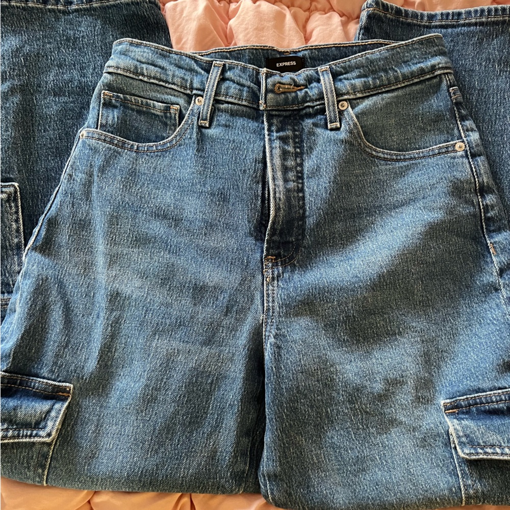 Express High Waisted Cargo Ankle Jean size 4 short